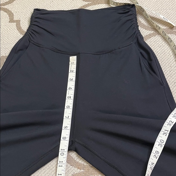 Lululemon Take It Easy Pant (31"), black, size 4, MSRP $108 - Picture 8 of 15